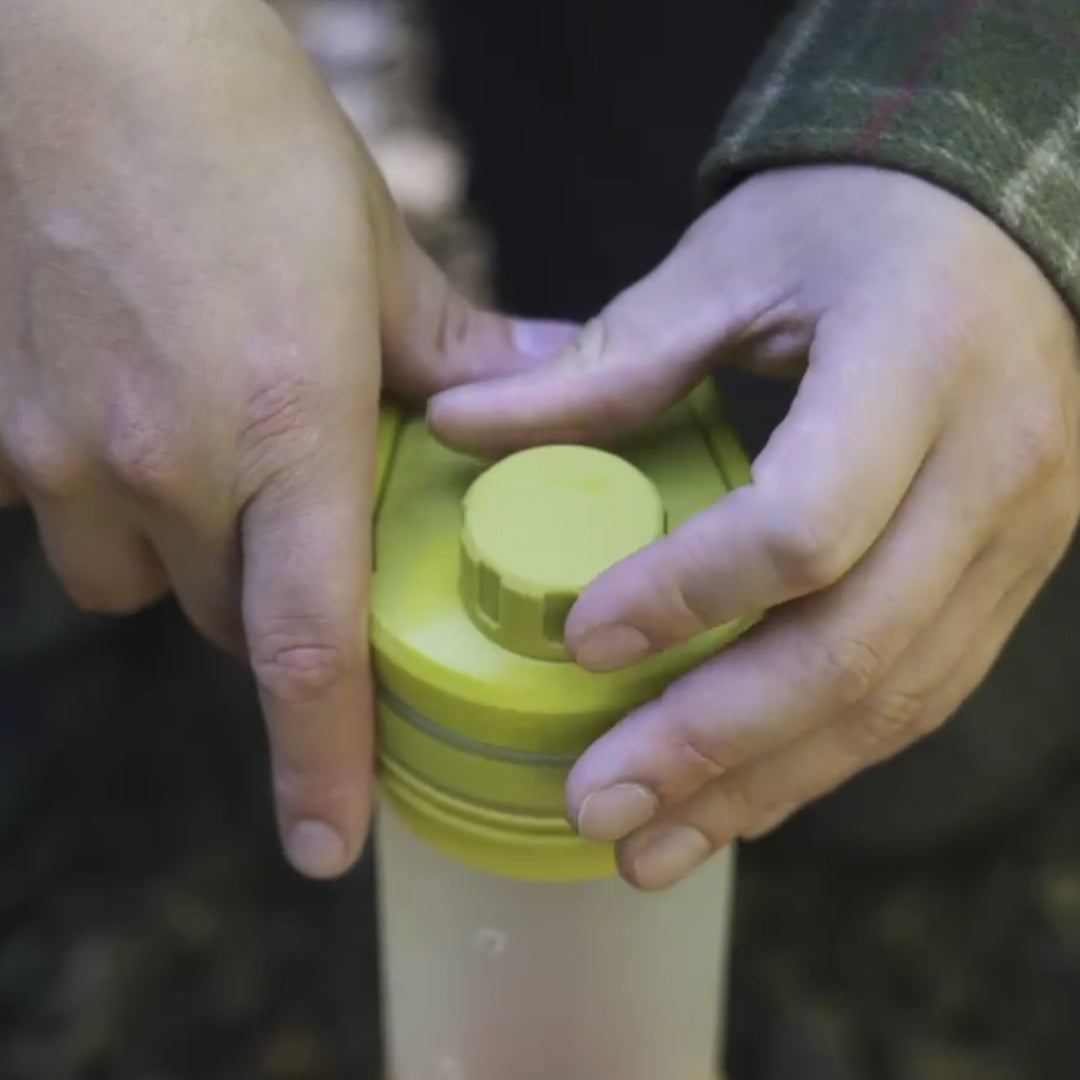 close up of Grayl cap being twisted to vent