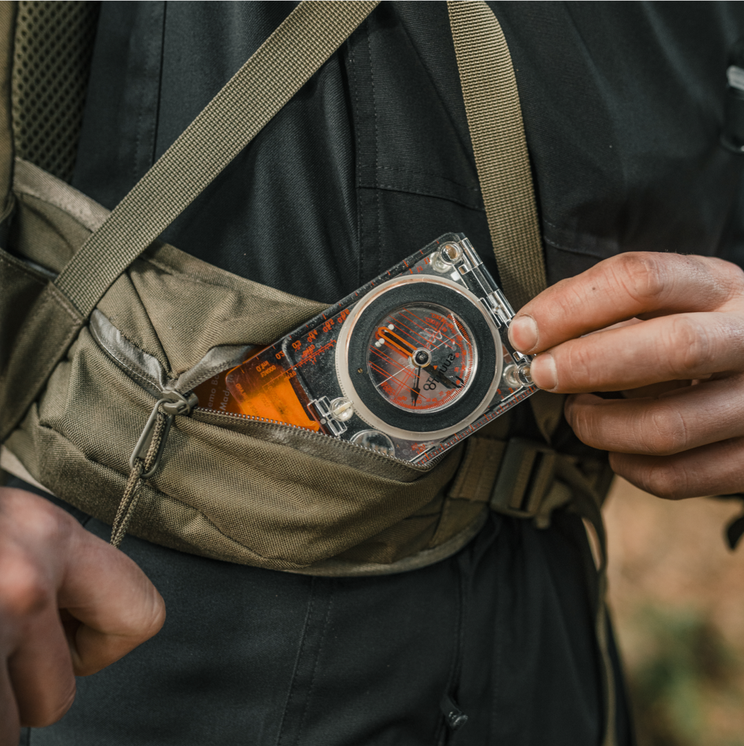 Easy access Arc Zip waist belt pockets.